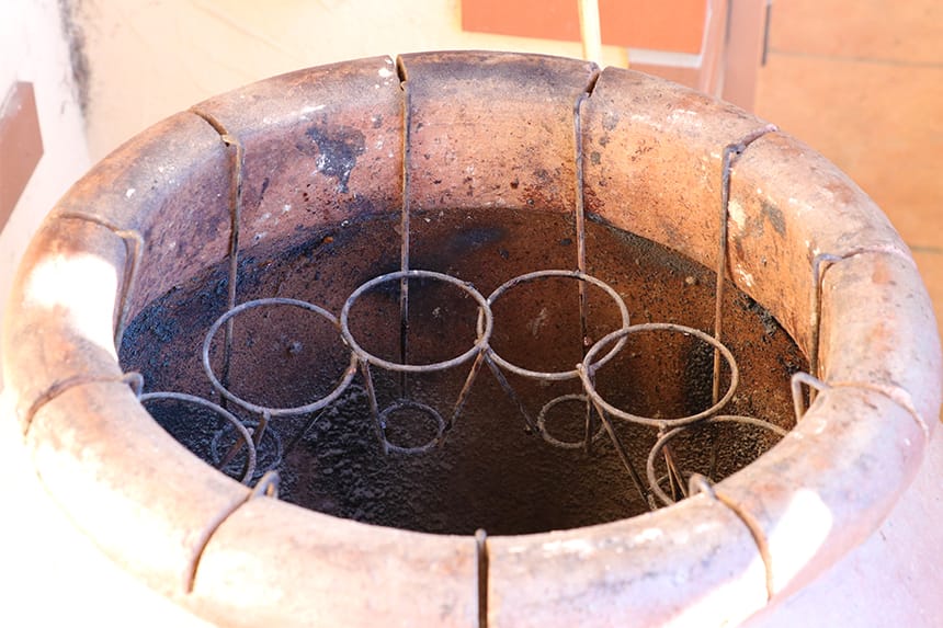 炭と壺で芋の甘味を凝縮 壺焼き芋の芋頃（いもころ）｜ハマラボ[ハママツ研究所]